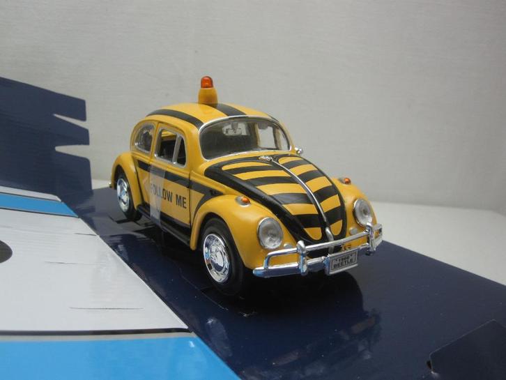 Volkswagen Kever "Follow Me" 1966 1:24 MotorMax, Hobby en Vrije tijd, Modelauto's | 1:24, Nieuw, Auto, Motormax, Ophalen of Verzenden