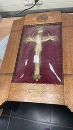 Antiek kruisbeeld in houten lijst, Antiek en Kunst, Antiek | Religie, Verzenden