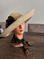 MOOIE GROTE RIETEN NATUREL HOED MET CORSAGE …, 56 of 57 cm (M, 7 of 7⅛ inch), Hoed, Ophalen of Verzenden, Zo goed als nieuw