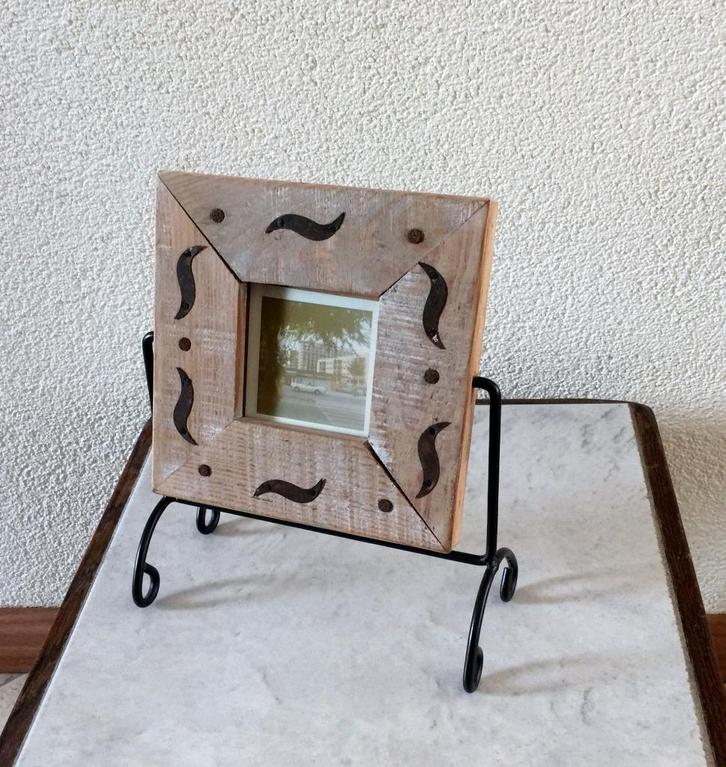 fotolijstje draaibaar steigerhout, barnsteen-kleurige kralen, Audio, Tv en Foto, Fotografie | Fotolijsten, Zo goed als nieuw, Ophalen of Verzenden