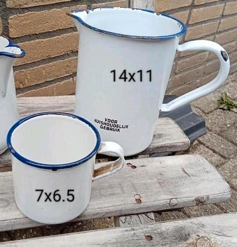Brocante wit emaille melkkannetje en beker, Antiek en Kunst, Antiek | Emaille, Ophalen of Verzenden