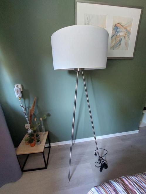 Stijlvolle Staande Lamp met Driepoot, Huis en Inrichting, Lampen | Vloerlampen, Gebruikt, 150 tot 200 cm, Metaal, Stof, Ophalen