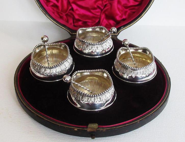 Antieke Set Victoriaanse zilveren zoutvaatjes Sheffield 1894, Antiek en Kunst, Antiek | Goud en Zilver, Zilver, Ophalen of Verzenden