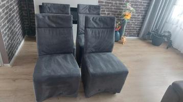 Te koop vier stoelen op wielen beschikbaar voor biedingen