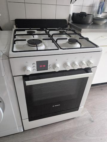 Bosch gasfornuis met oven - wit (4 pitten) beschikbaar voor biedingen