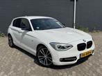 BMW 1-serie 118i, M-PAKKET, CLIMA, CAMERA, NAAVI AUTOMAAT, A, Achterwielaandrijving, Gebruikt, 4 cilinders, 1290 kg