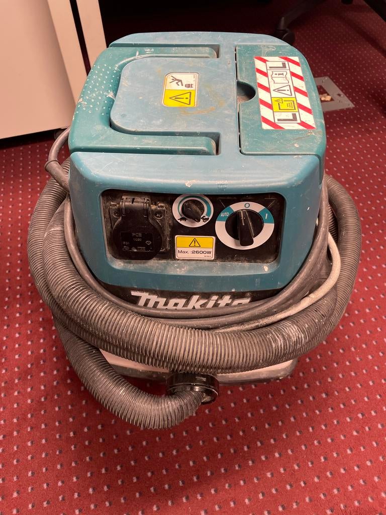 Makita VC1310L Waterstofzuiger - Gebruikt, Doe-het-zelf en Verbouw, Reinigingsmachines, Ophalen, Gebruikt, Waterstofzuiger