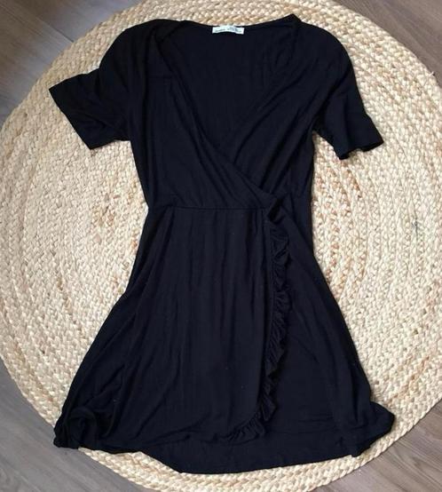 Zwarte jurk Pull & Bear maat M, Kleding | Dames, Jurken, Zo goed als nieuw, Maat 38/40 (M), Zwart, Boven de knie, Ophalen of Verzenden