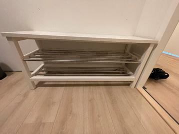 Witte Schoenenbankje met 2 Niveaus beschikbaar voor biedingen