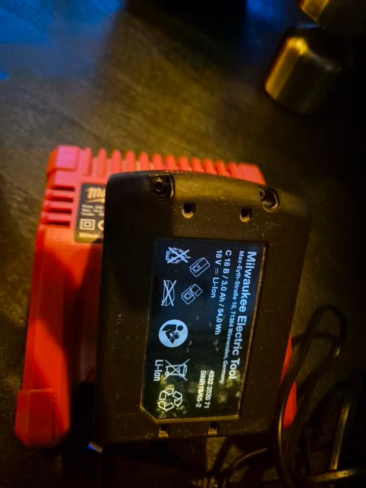 Milwaukee M18 accu 18V 3.0Ah + originele lader | 100% goed, Doe-het-zelf en Verbouw, Overige Doe-het-zelf en Verbouw, Ophalen of Verzenden