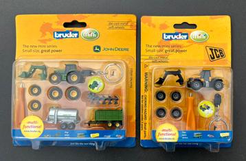 NIEUW Bruder Mini John Deere 00412 & JCB 00421 schaal 1:128 beschikbaar voor biedingen
