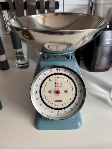 Retro Keukenweegschaal licht blauw beschikbaar voor biedingen