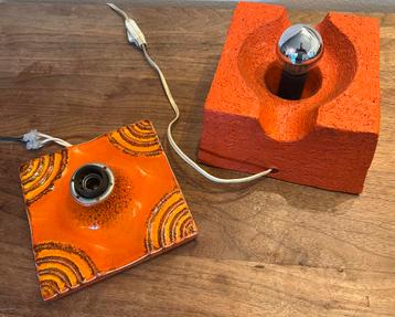 🔶 Twee vintage wandlampen – oranje – jaren ’60/’70 beschikbaar voor biedingen