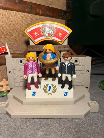 Playmobil paarden wedstrijd set met stal! beschikbaar voor biedingen