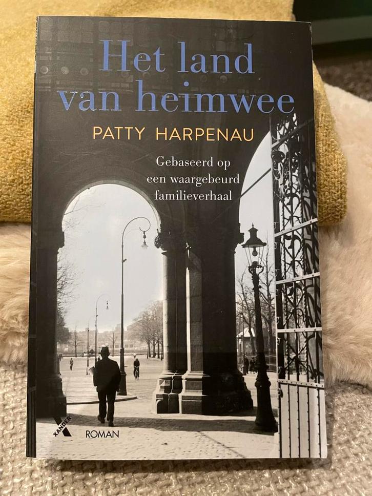 Het Land van Heimwee - Patty Harpenau, Boeken, Romans, Zo goed als nieuw, Nederland, Ophalen of Verzenden