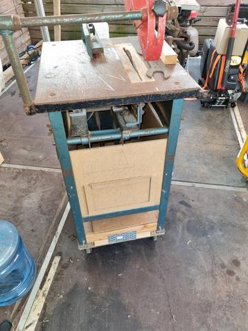 Zaagtafel 100 h 50b 60l beschikbaar voor biedingen