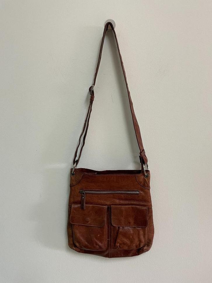 Tas10 - Mooie bruine leren tas (1), Sieraden, Tassen en Uiterlijk, Tassen | Damestassen, Schoudertasje, Bruin, Ophalen of Verzenden