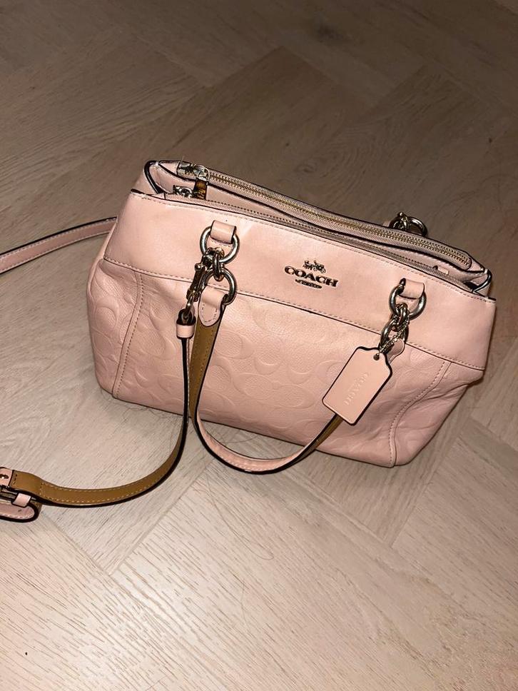 Coach hand-/slingtas – lichtroze/crème, Sieraden, Tassen en Uiterlijk, Tassen | Damestassen, Gebruikt, Handtas, Roze, Ophalen of Verzenden