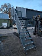 Stalen trap met bordes antraciet. Hoog +- 4.1 mtr. Nob171, Doe-het-zelf en Verbouw, Ladders en Trappen, Ophalen, Zo goed als nieuw