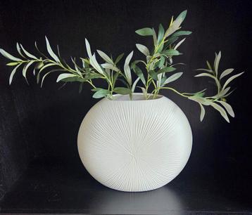 Platte off white vaas 35x40x15cm  beschikbaar voor biedingen