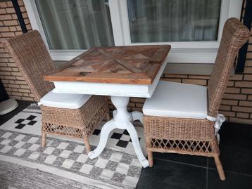 Riviera tafel met twee eetkamer stoelen St Malo met kussen beschikbaar voor biedingen