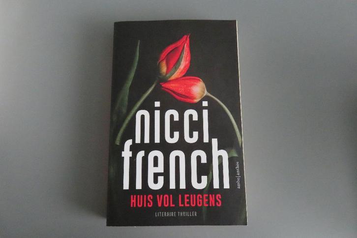 Nicci French - Huis vol leugens, Boeken, Thrillers, Zo goed als nieuw, Ophalen of Verzenden