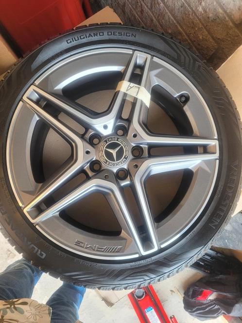 Mercedes amg 235 40 18 nieuw staat all season, Auto-onderdelen, Banden en Velgen, All Season, 18 inch, 235 mm, Personenwagen, Nieuw