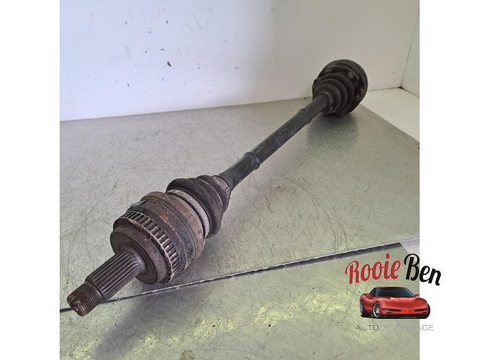 Aandrijfas links-achter van een BMW 1-Serie, Auto-onderdelen, Remmen en Aandrijving, BMW, Gebruikt, 3 maanden garantie, Ophalen of Verzenden