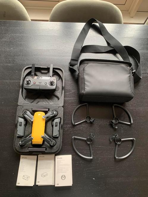 DJI Spark Combo - Geel (compleet, met schade, nog vliegbaar), Audio, Tv en Foto, Drones, Gebruikt, Ophalen of Verzenden