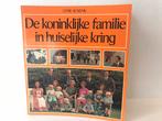 De koninklijke familie in huiselijke kring / Lenie Schenk, Verzamelen, Ophalen of Verzenden, Gebruikt, Nederland, Tijdschrift of Boek