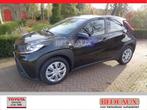 Toyota Aygo X 1.0 VVT-i MT 72pk Play- cvt bij Toyota special, Auto's, 12 maanden, Stof, Gebruikt, 4 stoelen