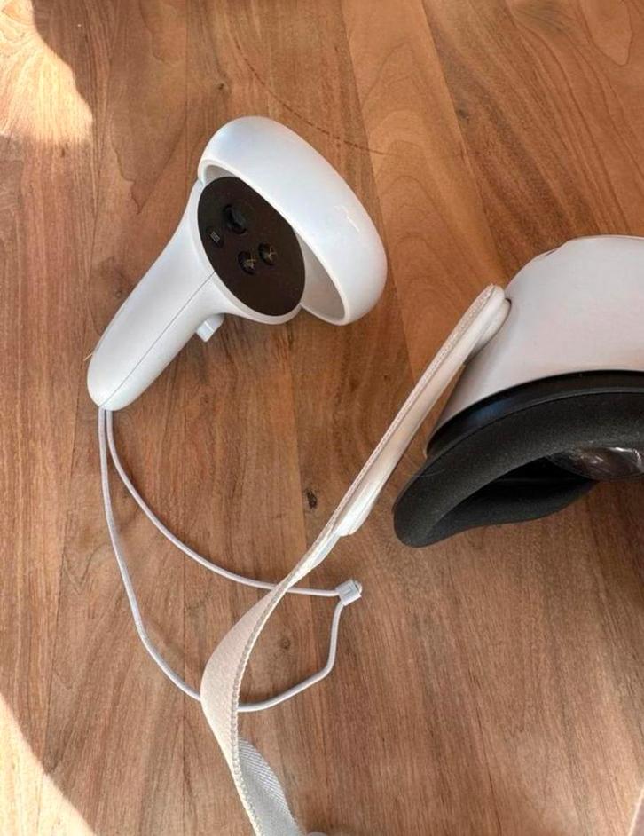 Oculus Quest 2 - 1 Werkende Controller, Spelcomputers en Games, Virtual Reality, Gebruikt, Pc, VR-bril, Ophalen