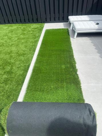 Kunstgras – 82 cm breed x 6 meter lang – Nette staat beschikbaar voor biedingen