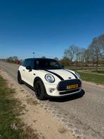 Mini 3-deurs (f56) 1.5 D  Luxe uitvoering! EXPORT, Auto's, Voorwielaandrijving, 28 km/l, 4 stoelen, Wit