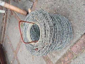 Rol prikkeldraad.  beschikbaar voor biedingen
