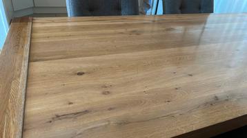 Houten eettafel (2 meter bij 1 meter) beschikbaar voor biedingen