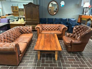 Antieke Chesterfield Salon - 3+2+1 beschikbaar voor biedingen