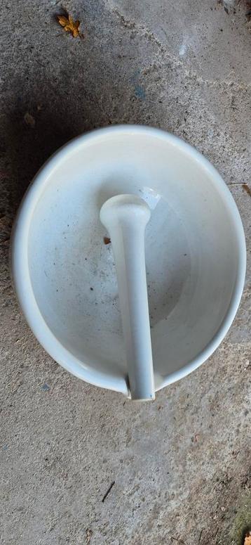 Vijzel wit porselein met stamper beschikbaar voor biedingen