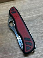 VICTORINOX. FORESTER, Ophalen of Verzenden, Zo goed als nieuw