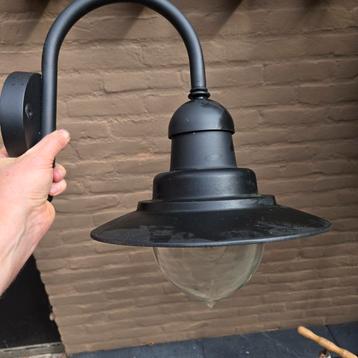 Buitenlamp metaal beschikbaar voor biedingen