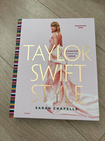 Taylor Swift - Fashion through the eras boek NIEUW beschikbaar voor biedingen