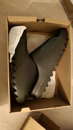 Yeezy slides, Slippers, Verzenden, Zwart, Zo goed als nieuw