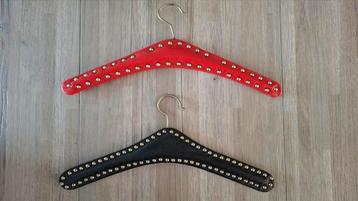 2 Kleerhangers - Stijlvol en Uniek! beschikbaar voor biedingen