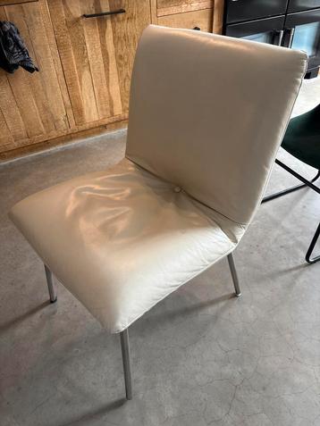 6 Crème leren stoelen - €25 p.s. beschikbaar voor biedingen