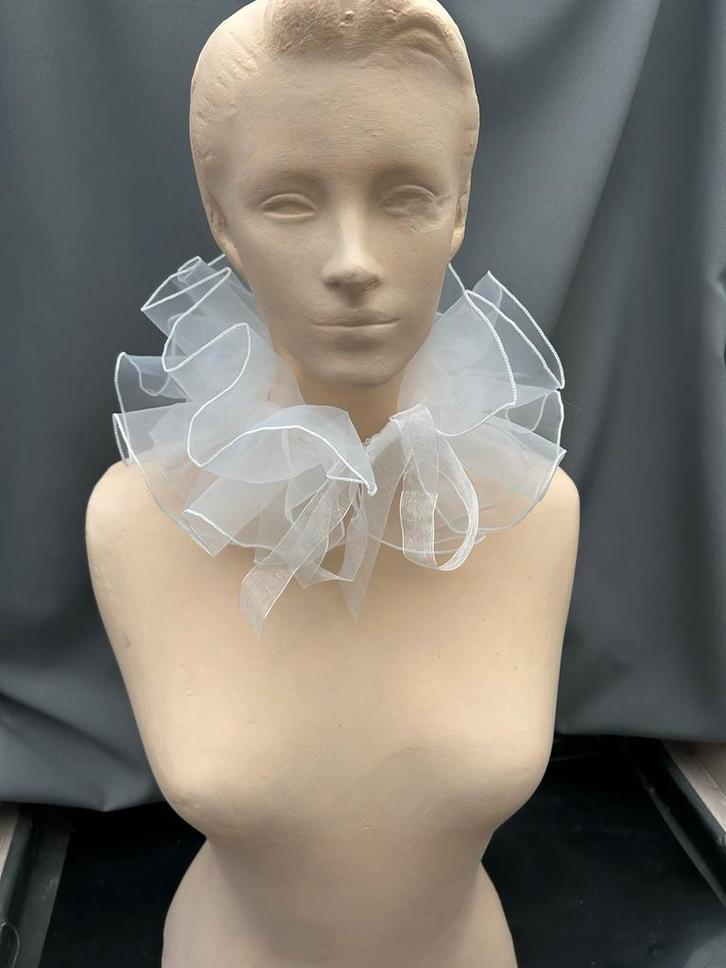 Witte Pierrot Kraag - 3 laags, striksluiting, Antiek en Kunst, Curiosa en Brocante, Ophalen of Verzenden