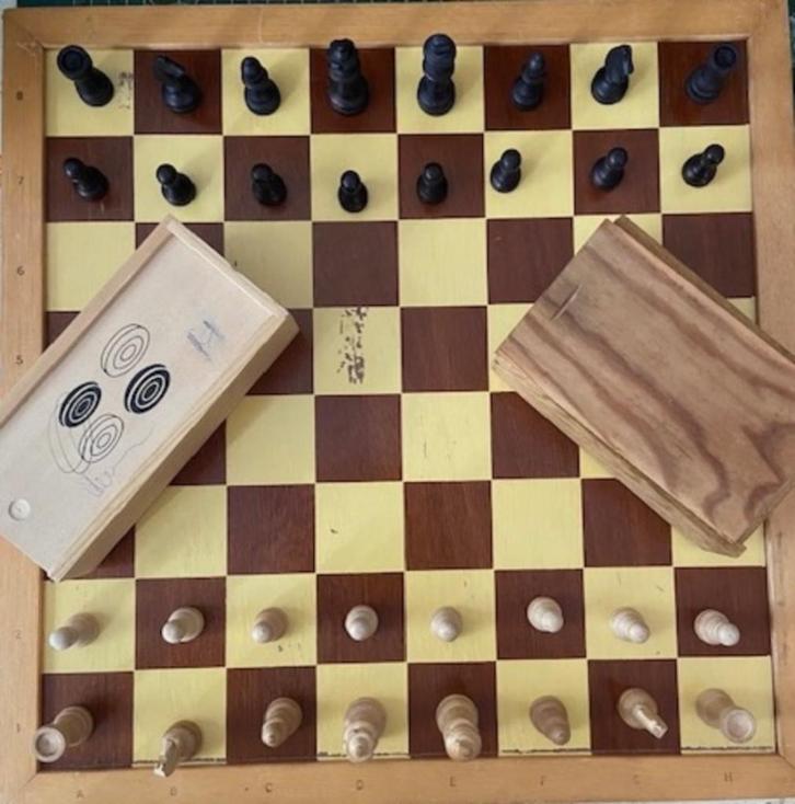 Homas Schaakbord dambord schaakstukken damstenen, Hobby en Vrije tijd, Gezelschapsspellen | Bordspellen, Gebruikt, Een of twee spelers