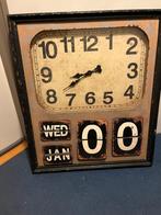 Vintage Look Wandklok met Kalender 78 bij 90 cm, Huis en Inrichting, Woonaccessoires | Klokken, Ophalen, Gebruikt, Analoog, Wandklok