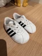Adidas schoenen maat 17 nieuw, Ophalen of Verzenden, Zo goed als nieuw, Jongetje of Meisje, Schoentjes