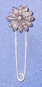 Mooie zilverkleurige vestspeld in bloemvorm met strass, Overige materialen, Verzenden, Zo goed als nieuw, Zilver