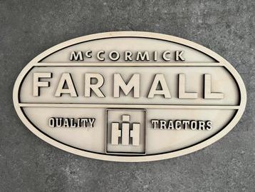 Farmall IH 3d embleem van hout breedte 40 cm beschikbaar voor biedingen